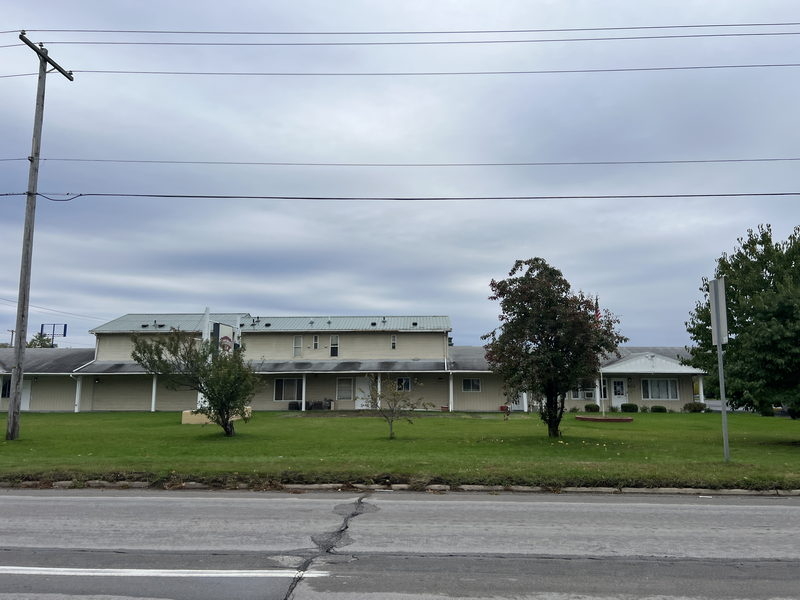 Colonial Motor Inn (Country Hearth Inn and Suites) - Oct 22 2023 Photo (newer photo)